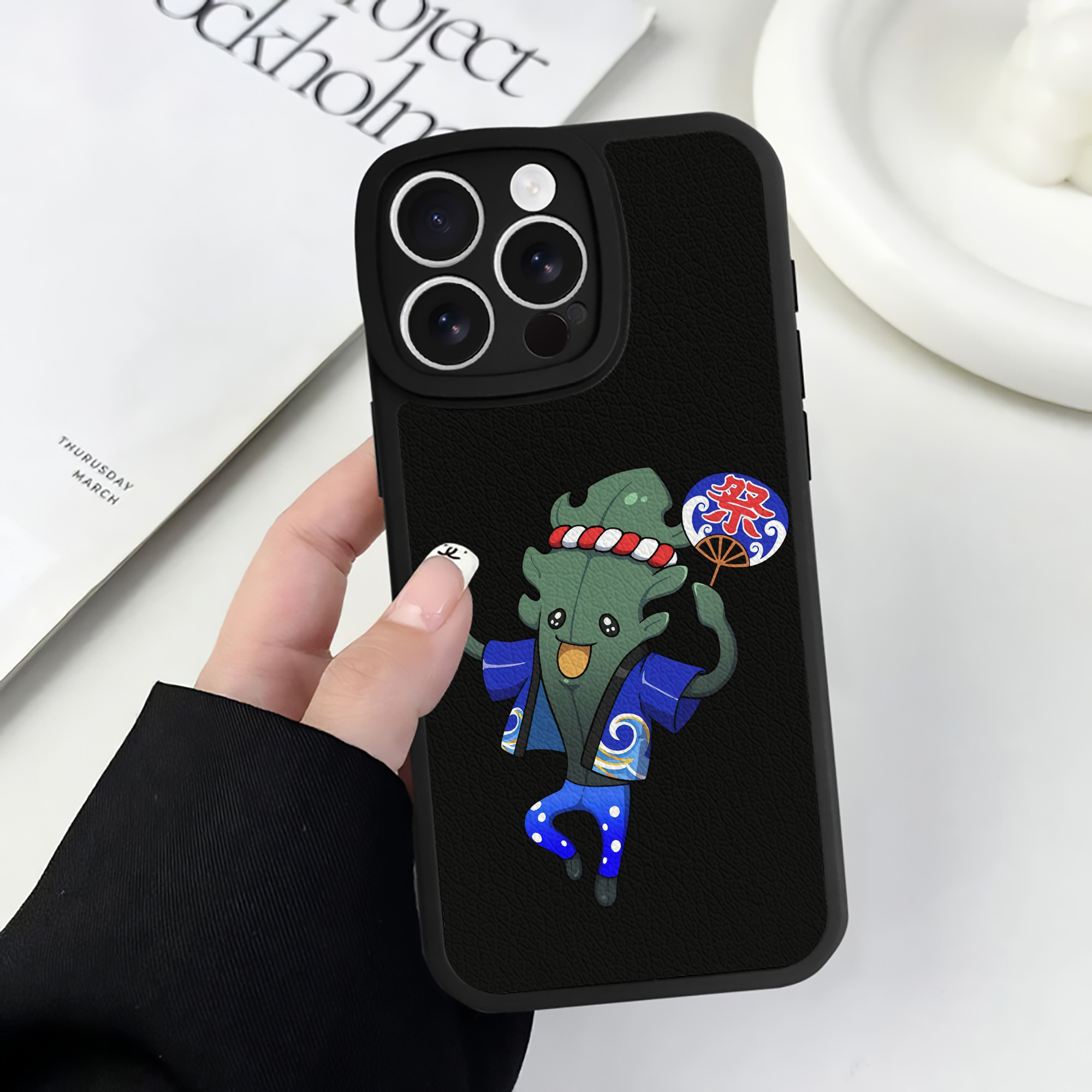 （画像用） 妖怪ウォッチ Yo-kai Watch 【iPhone 16シリーズ対応】シリコンスマホケース（レザー調） 材質：シリコン